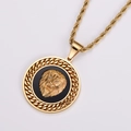 Collana con ciondolo a testa di leone in oro inossidabile e catena a corda su sfondo bianco - Con Catena da 4mm*60cm / Oro