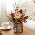Weihnachtliches Tischgesteck mit roten Beeren, Tannenzapfen und LED-Lichtkette - Stil E Rindentopf Mit Holzschild (Mit Lichterkette)