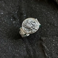 Vintage S925 silver open ring featuring a mythical beast relief and green gemstones - Pi Xiu Relief Green Gem Style (J4518)