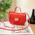 Elegante bolso de mano rojo con relieve de cocodrilo y cierre dorado de moda mujer - Rojo