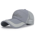 Berretto da baseball in rete grigia con ricamo Sport1980 e visiera parasole allungata - Grigio