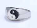 Minimalistischer Tai Chi Yin Yang Edelstahlring in Silber mit Emaille-Muster-Details - US 7 / Silber