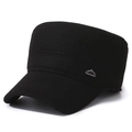 Schwarze Herren Winter-Militärmütze mit Ohrenklappen und Sport-Metallabzeichen - Verstellbar / Schwarz
