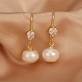 Detail of 18K gold-plated brass drop earrings with freshwater pearls and zircon stones - ER1471-B Single Zirconia Flat Round Pearl