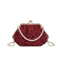 Vintage-Schalen-Tasche mit rotem Leopardenmuster, Perlengriff und goldener Kette - Rot