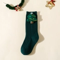 Dettaglio calze natalizie verdi con applicazione albero 3D e decorazioni festive - XS (0-1 Anni) / Verde Scuro - Albero di Natale