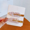Two-piece set of pink marble and brown resin hair clips with golden duckbill design - 2 Pcs/Set / Pink Glitter