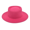 Detailansicht der Textur eines leuchtend pinkfarbenen flachen Strohhuts für den Urlaub. - M (56-58cm) / Fuchsia