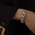 Poliertes silbernes Panzerketten-Armband aus Edelstahl für einen modernen Look - Stahlfarbe