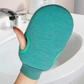 Guanto esfoliante verde turchese in fibra testurizzata per una pulizia della pelle profonda - Verde