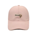 Dettaglio cappello da baseball rosa in cotone con toppa ricamata e cuciture sulla visiera - M (56-58cm) / Rosa