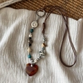 Collar vintage con colgante de corazón, cuentas de cerámica y cordón trenzado marrón - Color Café - Corazón