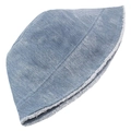Dettaglio dei bordi sfilacciati e trama twill su un cappello a secchiello in denim - 58cm / Denim Blu Scuro