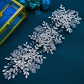 Exquisites Braut Stirnband mit Kristallen und Strasssteinen im Blumenreben Design - Silber