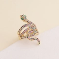 Lujoso anillo de serpiente chapado en oro con circonitas de colores en fondo moderno - Abierto Ajustable / 3# Multicolor