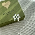 Macro view of silver metal snowflake cake topper on green luxury gift box - Single Snowflake / 1.3mm / Silver