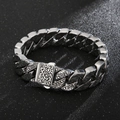 Vista dettagliata del bracciale cubano in acciaio al titanio con motivi floreali incisi - Color Acciaio / 18.5cm