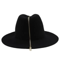 Détail du chapeau en laine noire avec une fermeture éclair dorée verticale décorative - M (56-58cm) / Style avec Fermeture Éclair Centrale Verticale (02)