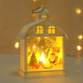 Weiße Weihnachtslaterne in Hausform mit warmem LED-Licht und Weihnachtsmann-Motiven - Weihnachtsmann