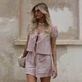 Set estivo a quadretti rosa con top a maniche a sbuffo con lacci e pantaloncini abbinati - S / Rosa