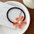 Elegante elastico per capelli con fiore in resina arancione marmorizzata e perla - Elastico per capelli / Arancione