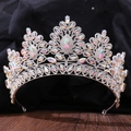 Dettaglio macro della corona da sposa barocca argento con strass e motivi a foglia - Argento Spesso Strass Bianchi e AB