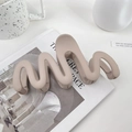 Matte beige wavy pumpkin hair claw clip for women on a stylish minimalist background - 13cm / Milk Coffee