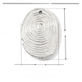 Détail du pendentif ovale en acier inoxydable avec une texture unique de spirale d'empreinte - Pendentif Ovale Empreinte Digitale Argent / Argenté