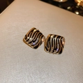 Nahaufnahme von Vintage-Viereck-Ohrringen mit Zebramuster und funkelnden Strasssteinen - Schwarzgold Zebra Quadratischer Diamantstecker (46#)