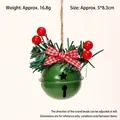 Campanella di Natale verde in ferro con bacche rosse, fiocco a quadri e corda di juta - Campanella di Natale Rotonda - Verde