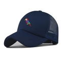 Dunkelblaue Trucker-Kappe mit bunter Papageien-Stickerei und atmungsaktivem Mesh-Netz - Marineblau