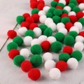 Pompon natalizi fai-da-te in rosso, verde e bianco per decorazioni e artigianato - Pompon di Colore Natalizio da 1,5cm (Rosso Verde Bianco 100 pezzi ciascuno)