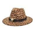 Détail du chapeau fedora léopard avec bande ethnique tissée et breloque tête de taureau en métal - M(56-58cm) / Chameau