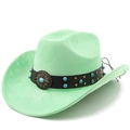 Detalle de sombrero vaquero de ante verde menta con cuentas turquesas y hebilla de bronce - Verde Fruta