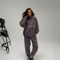Conjunto de chándal gris púrpura oscuro para mujer con sudadera de cremallera y joggers - S / Gris