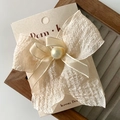 Elegante pinza para el pelo de encaje beige crema con perla sobre bandeja de madera - Pinza para el cabello con lazo grande plisado de gasa con perla (【7】)