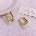 U-shaped gold-plated resin earrings in ivory white color on soft white background - 18K Gold / White
