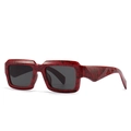 Schicke rote quadratische Sonnenbrille mit schwarzen Linien und dunklen Gläsern - Rotes Graffiti-Muster/Graue Gläser