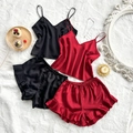 Conjuntos de pijama de satén de seda en burdeos y negro con camisola y shorts con volantes - S / Rojo + Negro