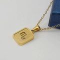 Collier avec pendentif carré signe Scorpion doré à l'or 18 carats poli - Scorpion