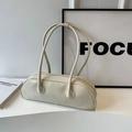 Sac cylindrique beige minimaliste en similicuir lisse avec doubles anses longues - Blanc Cassé