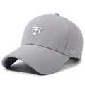 Gorra de béisbol deportiva gris con logotipo de metal plateado y tejido texturizado - Ajustable / Gris claro
