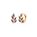 Détail de créoles en argent s925 dorées avec zircons violets en forme de feuilles - Zircon Violet