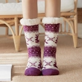 Lila gefütterte Hausschuh-Socken mit Rentier- und Schneeflockenmuster und weißem Rand - Lila Weihnachtsrentier