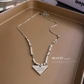 Collana con ciondolo a triangolo d'argento con perline cubiche e catena a serpente - Collana in Acciaio Inossidabile Incisa a Triangolo Argento (PREDE)