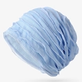 Berretto azzurro con design a pieghe e strati eleganti in morbido tessuto traspirante - Stile sottile regolare / Celeste