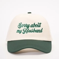 Gorra de béisbol bicolor con bordado Sorry about my Husband en crema y verde - Talla única / Crema/Verde Oscuro