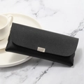 Funda portátil para gafas de sol en cuero negro granulado con cierre metálico plateado - Negro