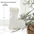 Calza di Natale decorativa in tessuto bianco con paillettes appesa a un ramo innevato - Calza di Natale Grande Bianca