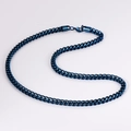 Detailaufnahme der blauen Edelstahl-Panzerkette mit sicherem Verschluss und Metallglanz - Blau